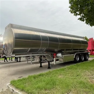 Remorcă cu benzi de cisternă